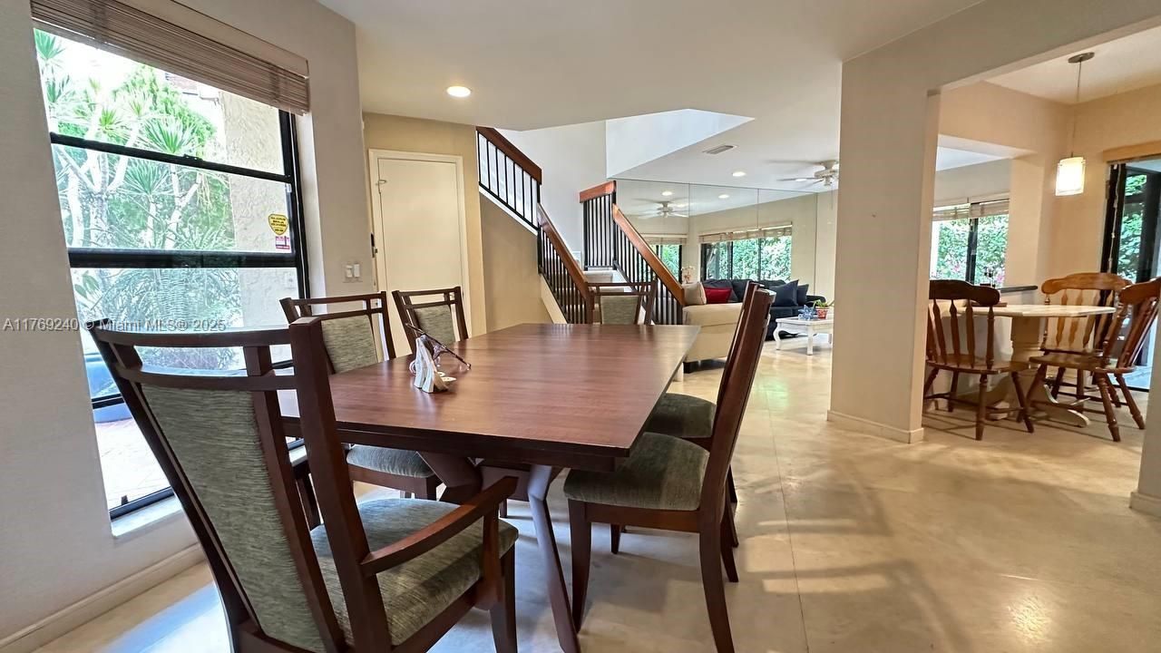 Vendido Recientemente: $415,000 (4 camas, 2 baños, 1633 Pies cuadrados)