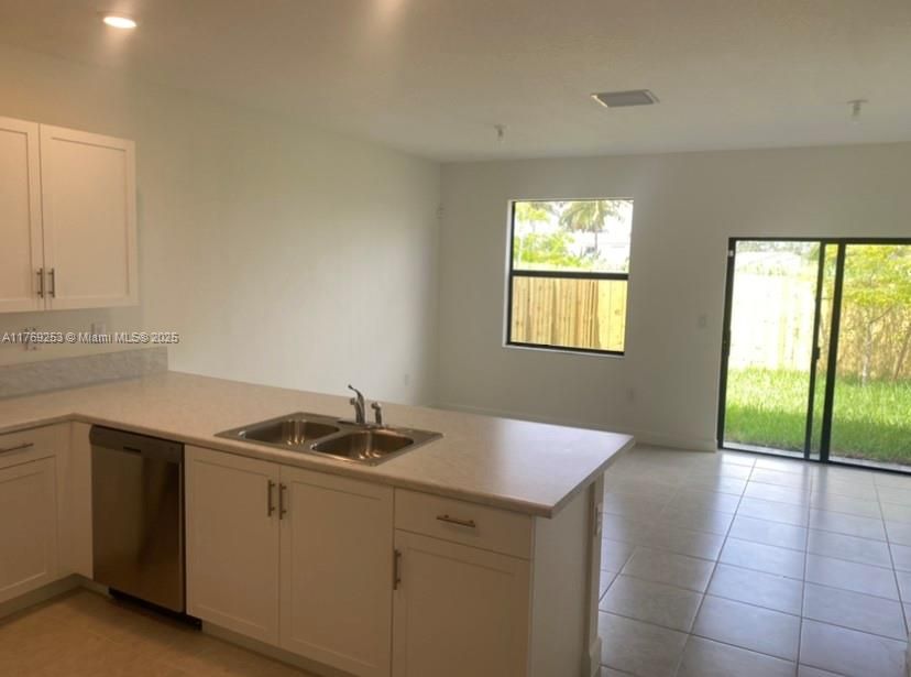 Recently Sold: $420,000 (3 beds, 2 baths, 1414 Square Feet)