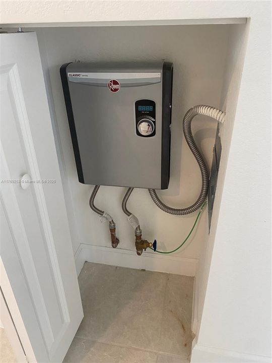 WATER HEATER