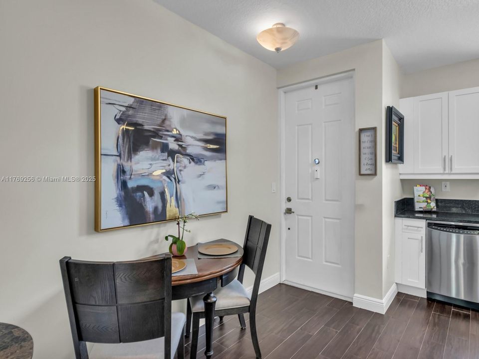 Recently Rented: $2,999 (2 beds, 2 baths, 1679 Square Feet)