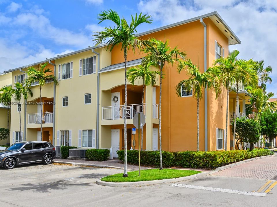 Recently Rented: $2,999 (2 beds, 2 baths, 1679 Square Feet)