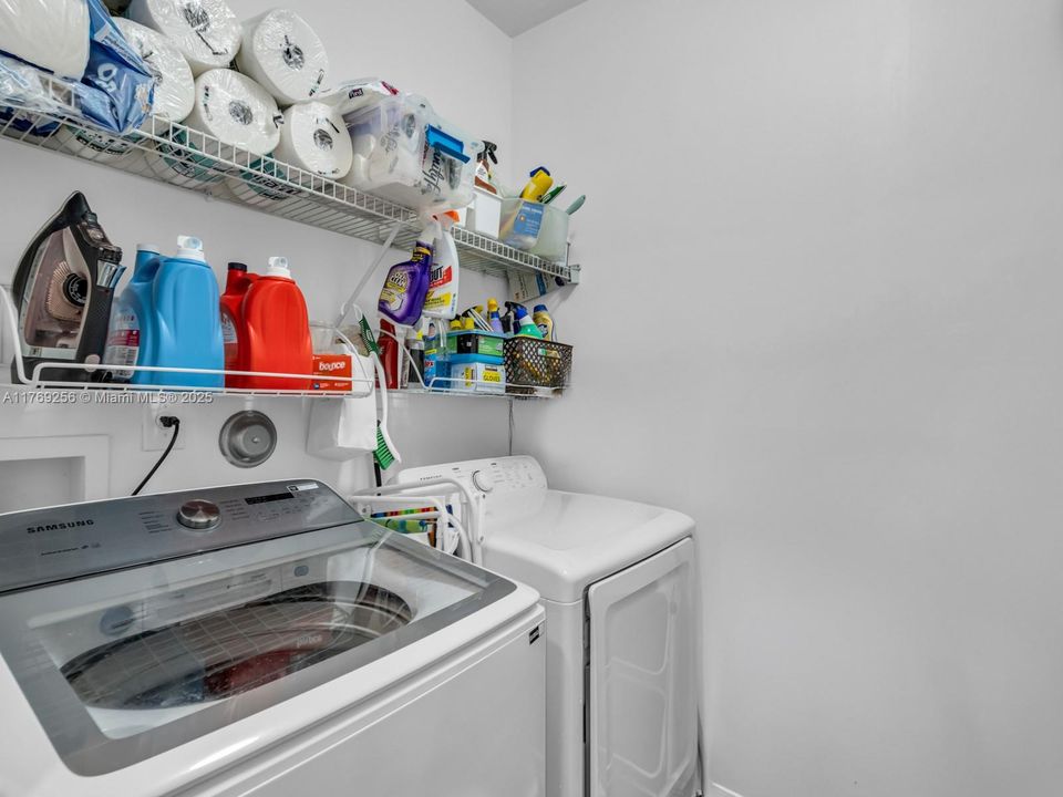 Recently Rented: $2,999 (2 beds, 2 baths, 1679 Square Feet)