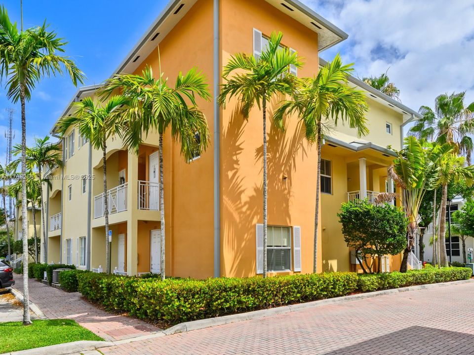 Recently Rented: $2,999 (2 beds, 2 baths, 1679 Square Feet)