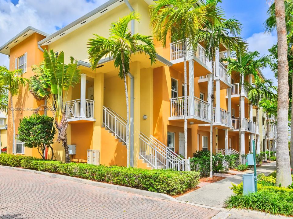 Recently Rented: $2,999 (2 beds, 2 baths, 1679 Square Feet)