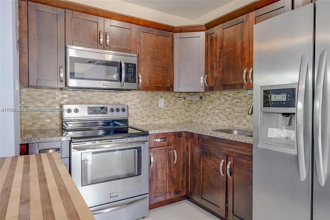 Recently Rented: $2,900 (2 beds, 1 baths, 1122 Square Feet)