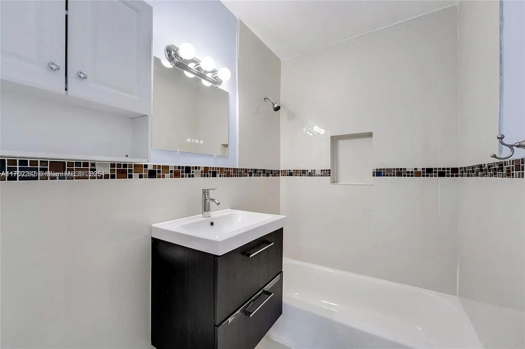 Recently Rented: $2,900 (2 beds, 1 baths, 1122 Square Feet)