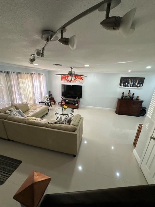 На продажу: $335,000 (3 спален, 2 ванн, 1428 Квадратных фут)