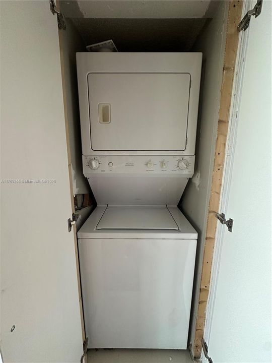 На продажу: $335,000 (3 спален, 2 ванн, 1428 Квадратных фут)