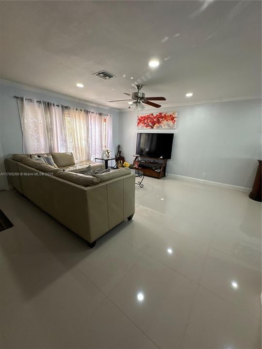 На продажу: $335,000 (3 спален, 2 ванн, 1428 Квадратных фут)