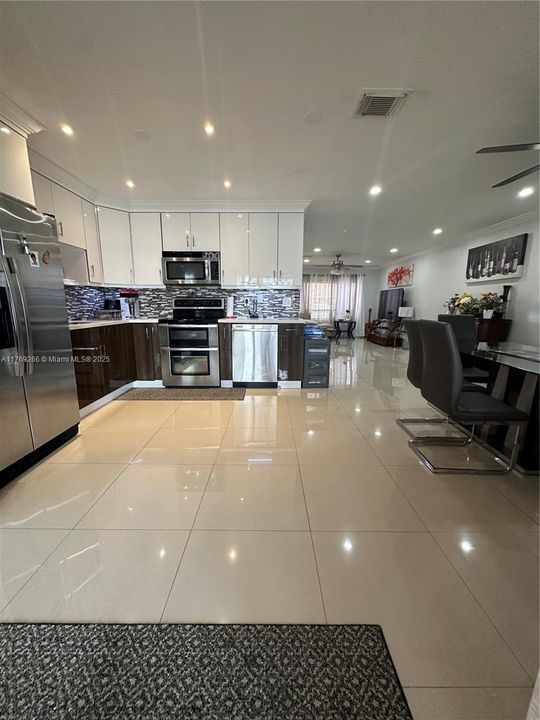 На продажу: $335,000 (3 спален, 2 ванн, 1428 Квадратных фут)