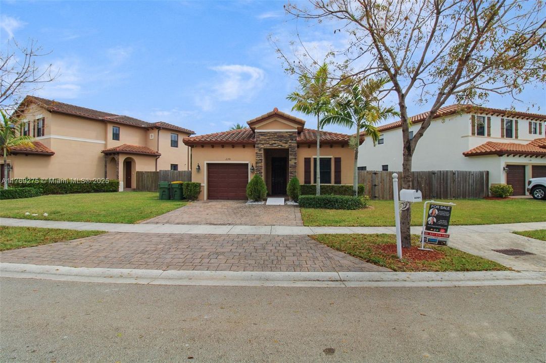 Recently Sold: $507,000 (4 beds, 2 baths, 1638 Square Feet)