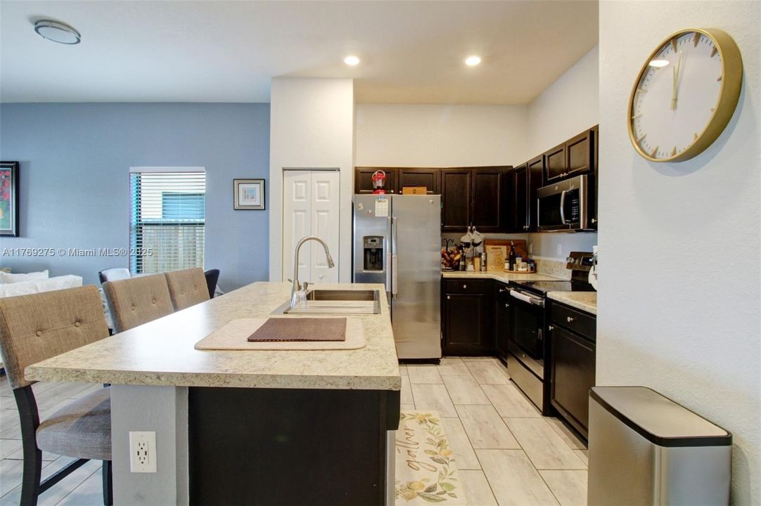 Recently Sold: $507,000 (4 beds, 2 baths, 1638 Square Feet)