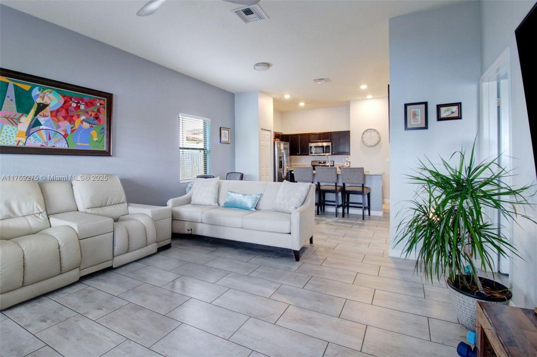 Recently Sold: $507,000 (4 beds, 2 baths, 1638 Square Feet)