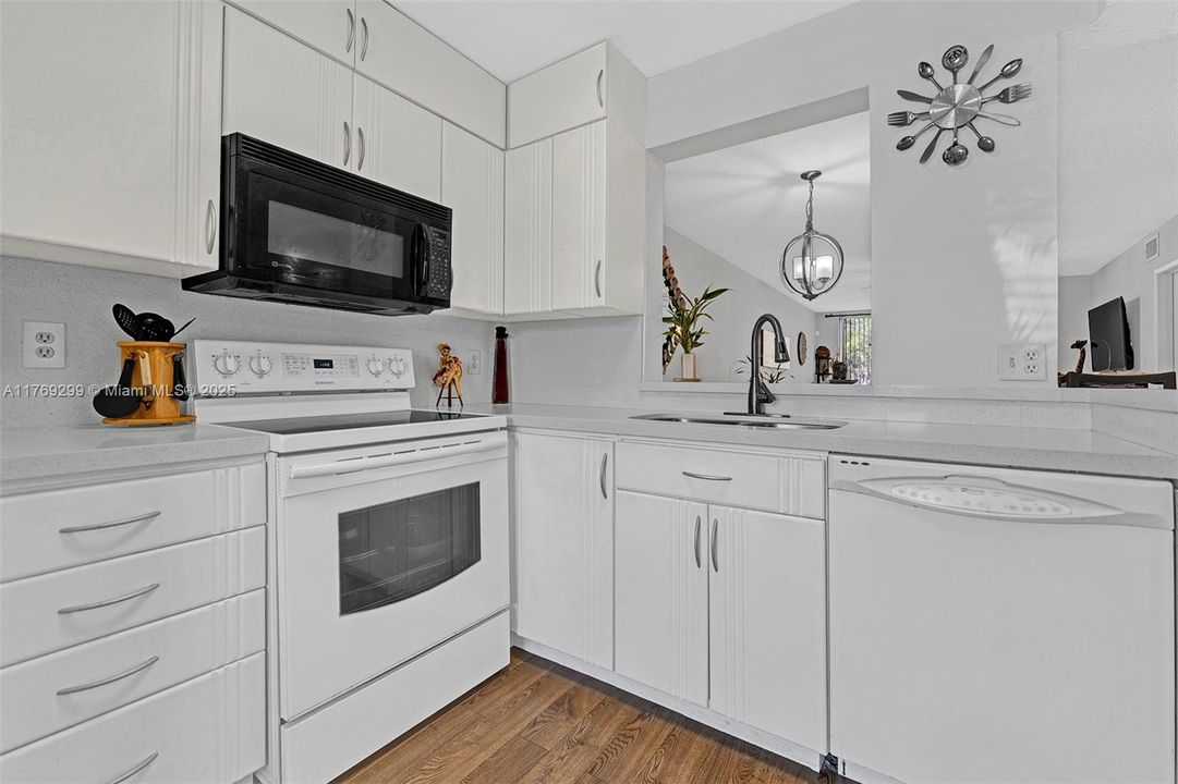 Recently Sold: $217,000 (2 beds, 2 baths, 1040 Square Feet)