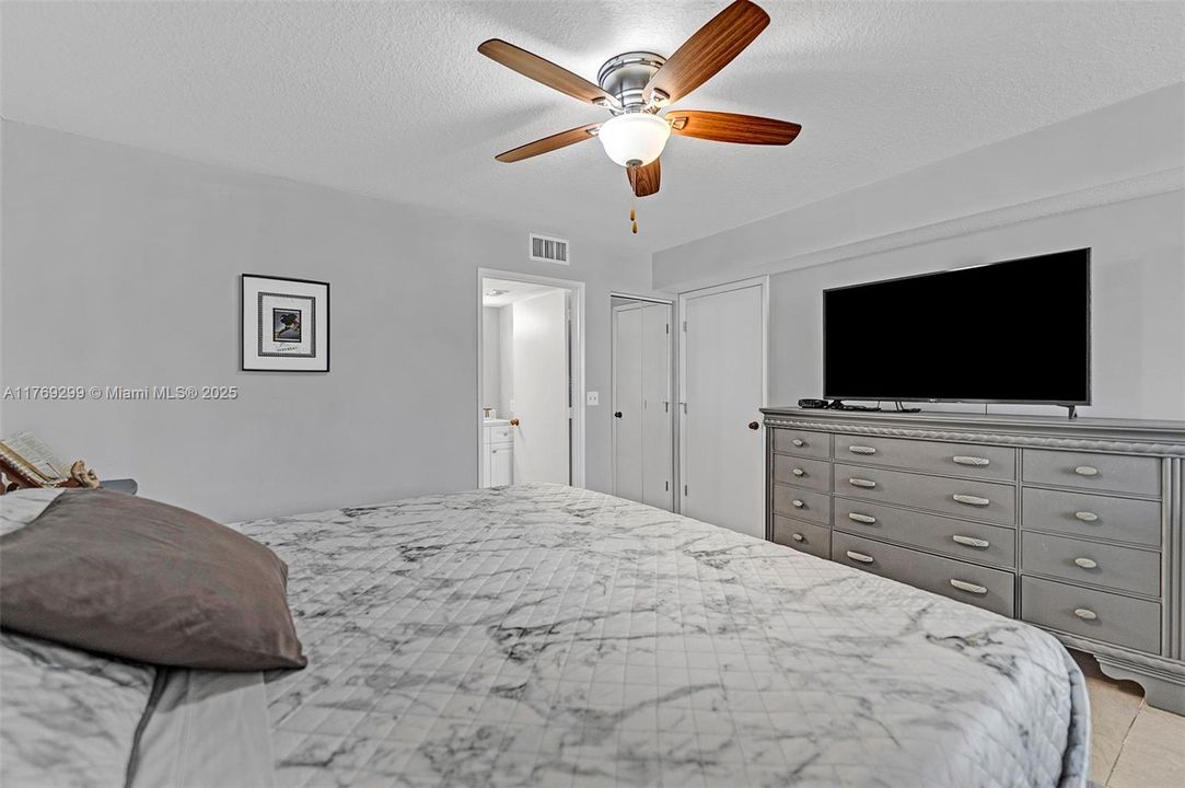 Recently Sold: $217,000 (2 beds, 2 baths, 1040 Square Feet)