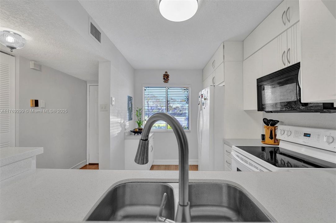 Recently Sold: $217,000 (2 beds, 2 baths, 1040 Square Feet)