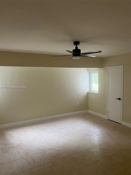 Recientemente alquilado: $3,100 (3 camas, 2 baños, 2477 Pies cuadrados)