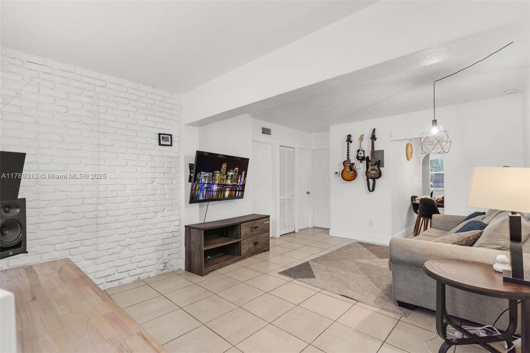 На продажу: $420,000 (3 спален, 2 ванн, 1168 Квадратных фут)