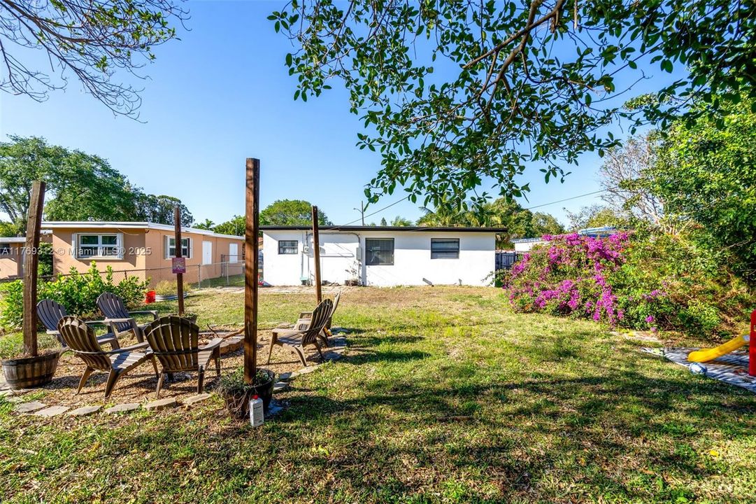 На продажу: $420,000 (3 спален, 2 ванн, 1168 Квадратных фут)