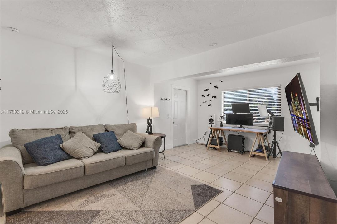 На продажу: $420,000 (3 спален, 2 ванн, 1168 Квадратных фут)