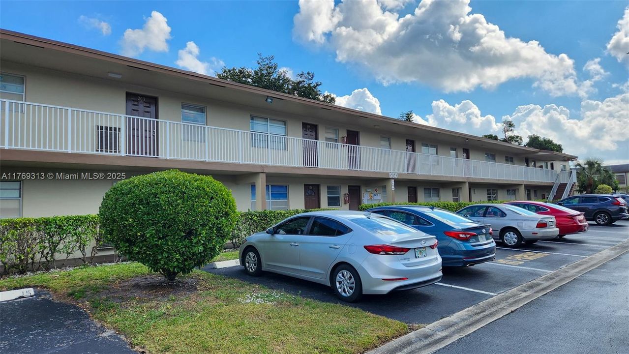 Недавно продано: $87,000 (1 спален, 1 ванн, 735 Квадратных фут)