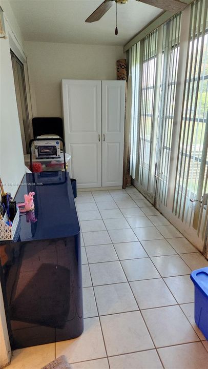 Недавно продано: $87,000 (1 спален, 1 ванн, 735 Квадратных фут)