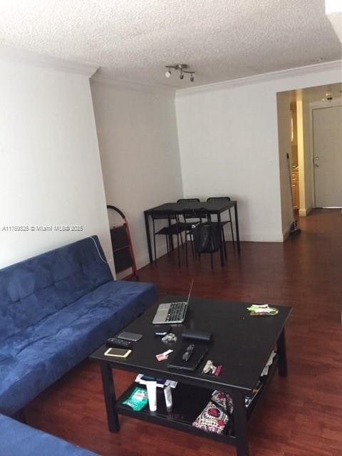 待售: $248,000 (1 贝兹, 1 浴室, 602 平方英尺)