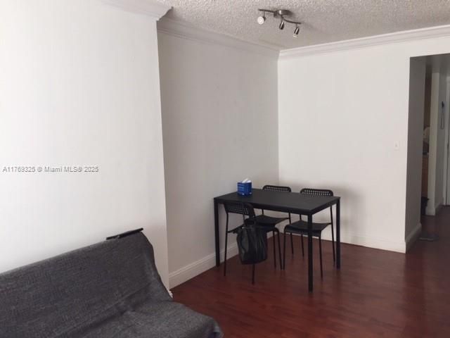 待售: $248,000 (1 贝兹, 1 浴室, 602 平方英尺)