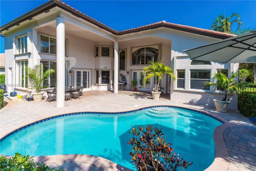 Недавно продано: $2,000,000 (5 спален, 5 ванн, 4938 Квадратных фут)