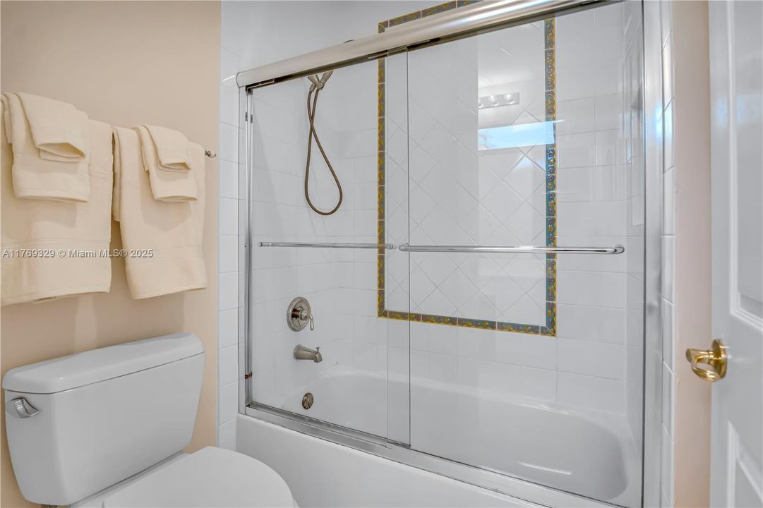 Недавно продано: $2,000,000 (5 спален, 5 ванн, 4938 Квадратных фут)