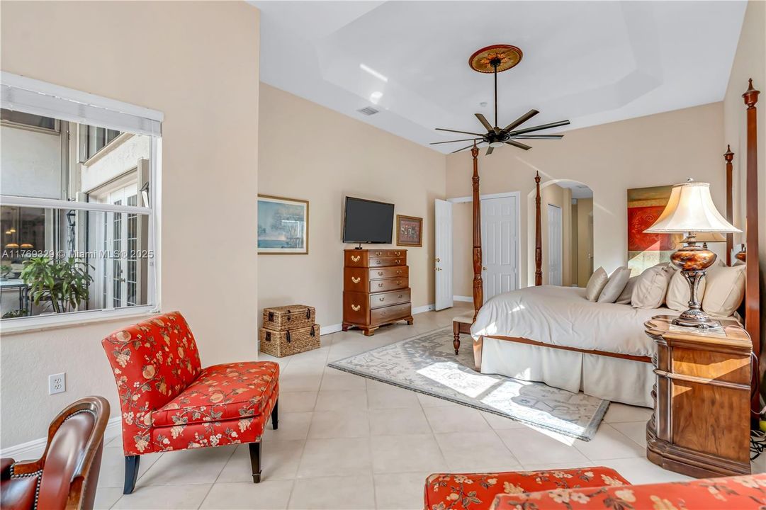 Недавно продано: $2,000,000 (5 спален, 5 ванн, 4938 Квадратных фут)