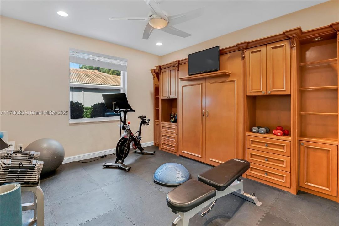 Недавно продано: $2,000,000 (5 спален, 5 ванн, 4938 Квадратных фут)