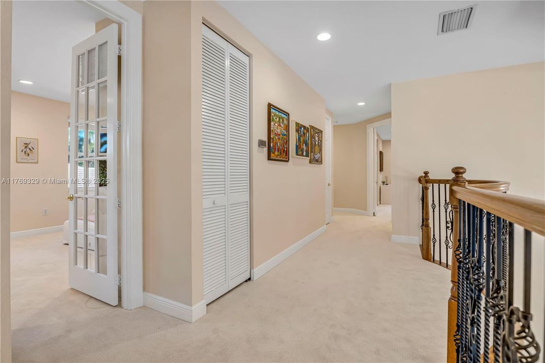 Недавно продано: $2,000,000 (5 спален, 5 ванн, 4938 Квадратных фут)