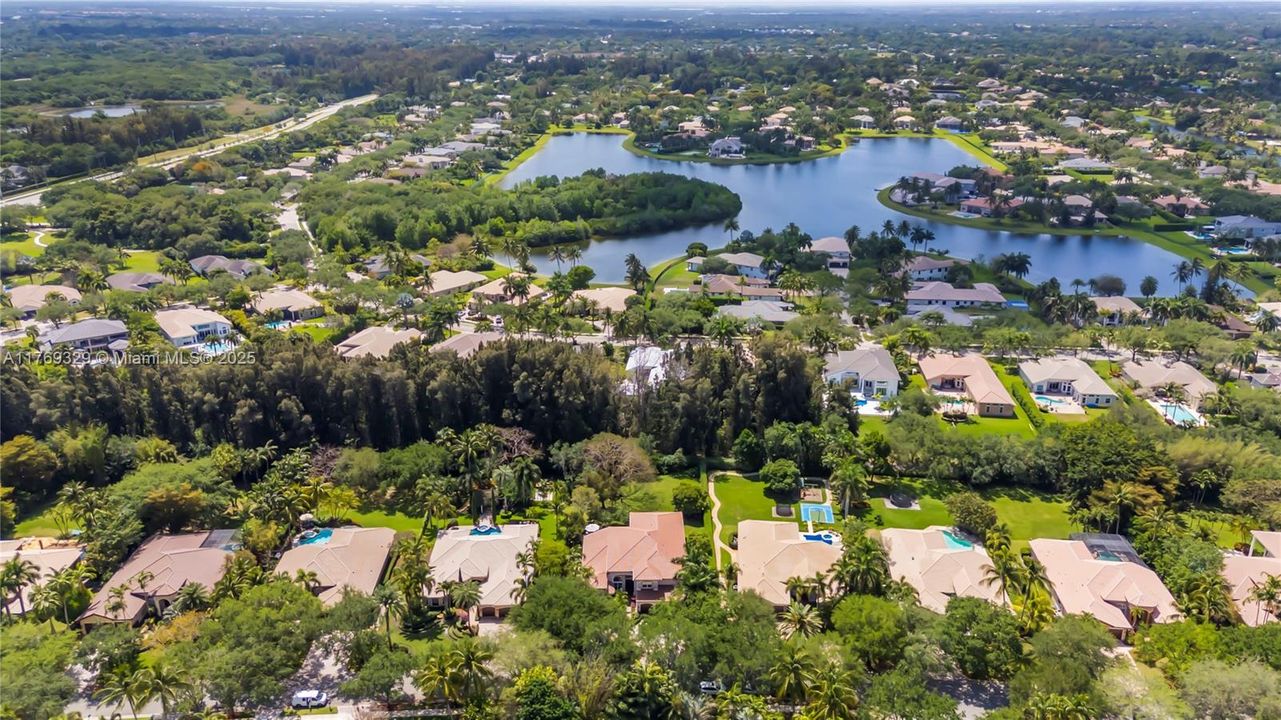 Недавно продано: $2,000,000 (5 спален, 5 ванн, 4938 Квадратных фут)