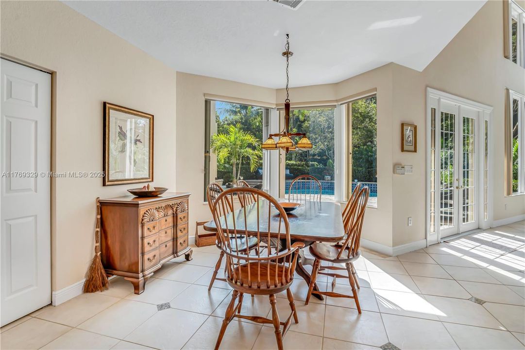 Недавно продано: $2,000,000 (5 спален, 5 ванн, 4938 Квадратных фут)