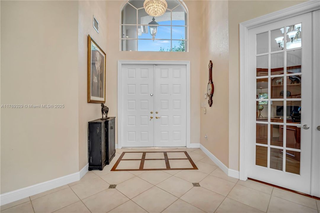 Недавно продано: $2,000,000 (5 спален, 5 ванн, 4938 Квадратных фут)