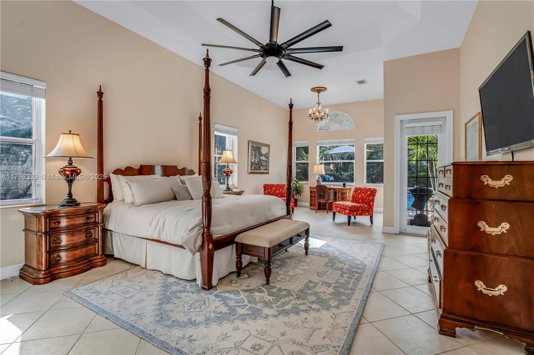 Недавно продано: $2,000,000 (5 спален, 5 ванн, 4938 Квадратных фут)