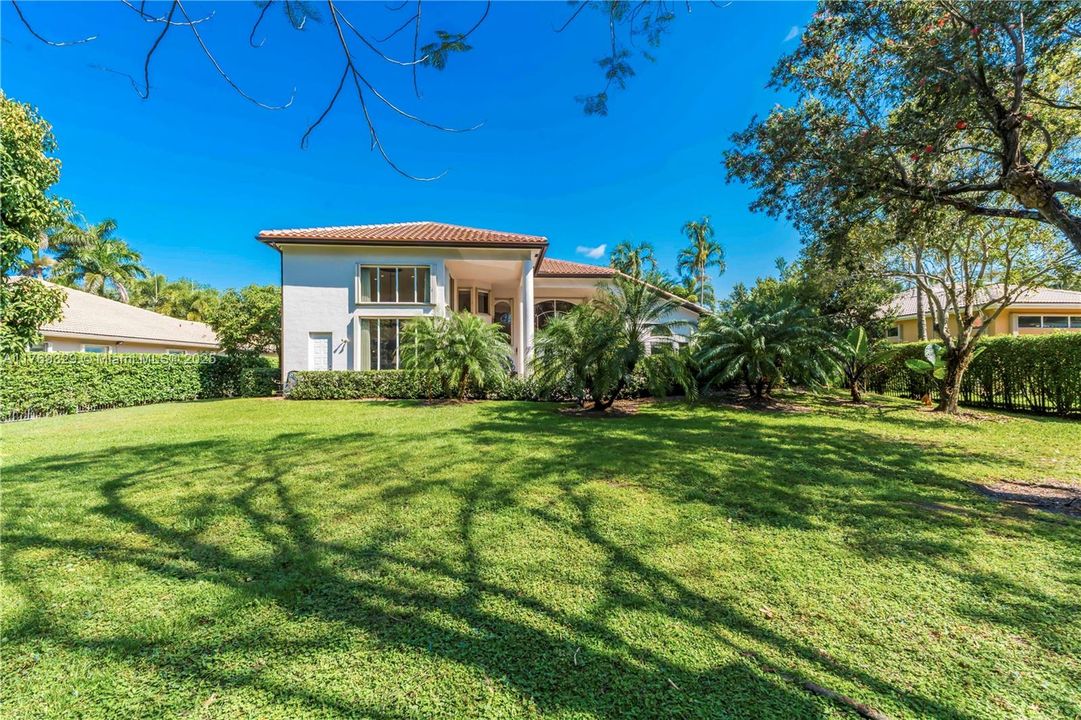 Недавно продано: $2,000,000 (5 спален, 5 ванн, 4938 Квадратных фут)