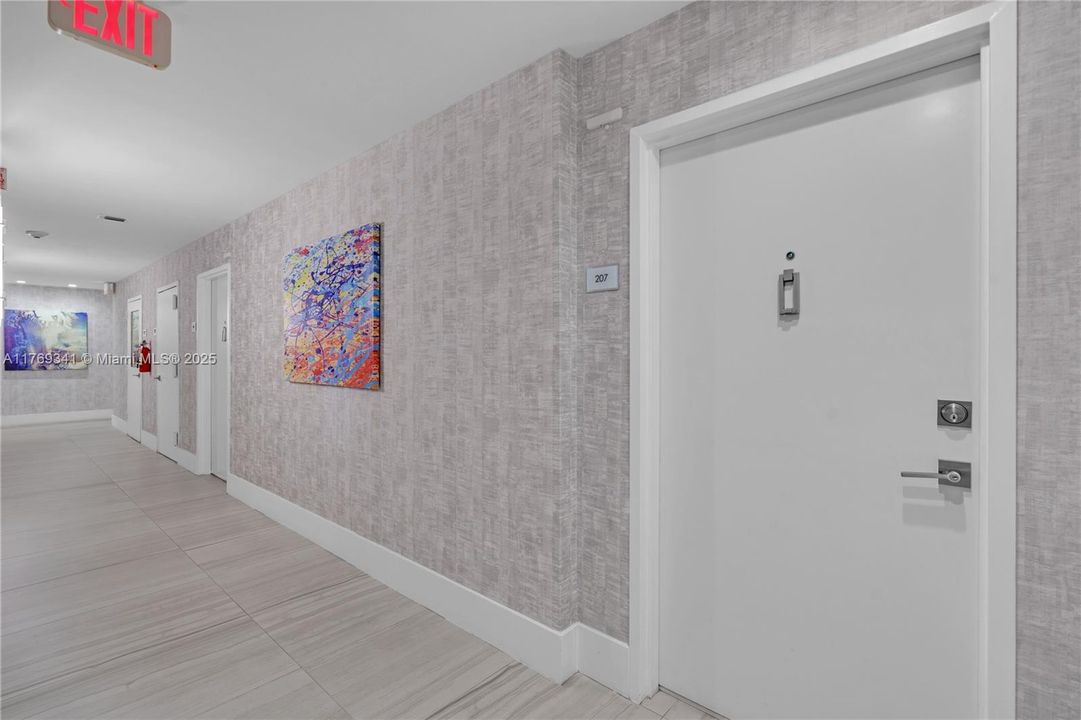 For Sale: $535,000 (2 beds, 2 baths, 1240 Square Feet)