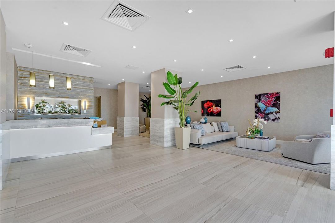 For Sale: $535,000 (2 beds, 2 baths, 1240 Square Feet)