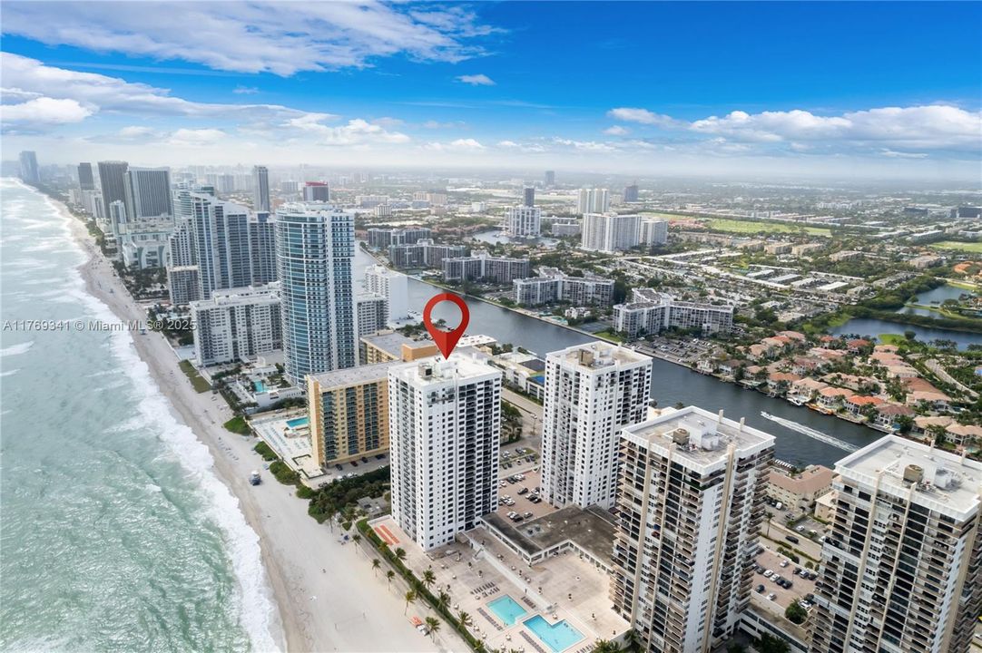 For Sale: $535,000 (2 beds, 2 baths, 1240 Square Feet)