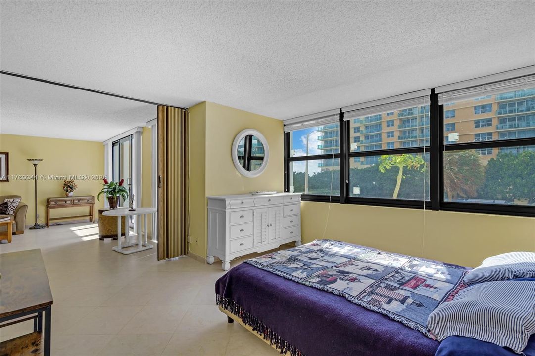 For Sale: $535,000 (2 beds, 2 baths, 1240 Square Feet)