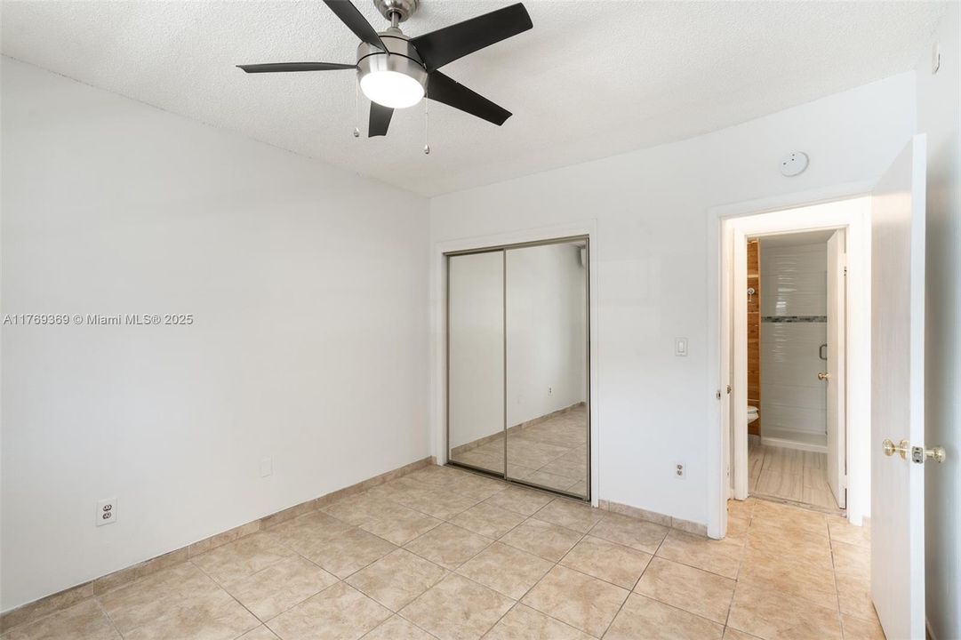 最近售出: $173,000 (1 贝兹, 1 浴室, 700 平方英尺)