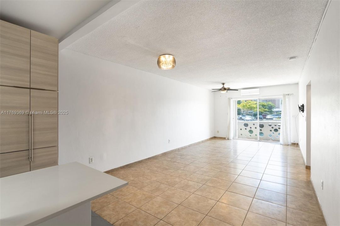 最近售出: $173,000 (1 贝兹, 1 浴室, 700 平方英尺)