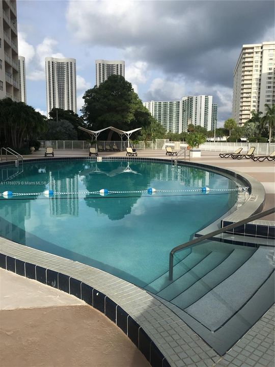 Recently Sold: $220,000 (1 beds, 1 baths, 695 Square Feet)