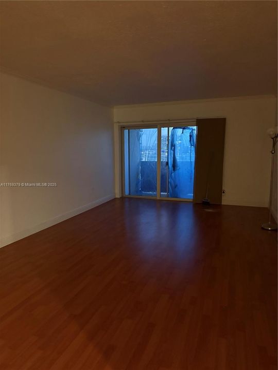 Recently Sold: $220,000 (1 beds, 1 baths, 695 Square Feet)