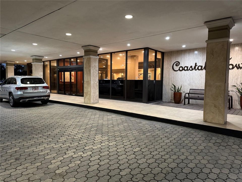 Recently Sold: $220,000 (1 beds, 1 baths, 695 Square Feet)