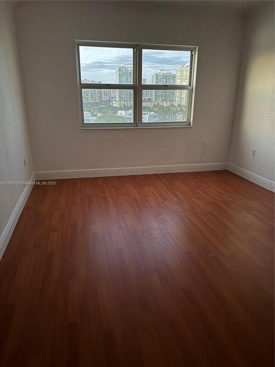 Recently Sold: $220,000 (1 beds, 1 baths, 695 Square Feet)