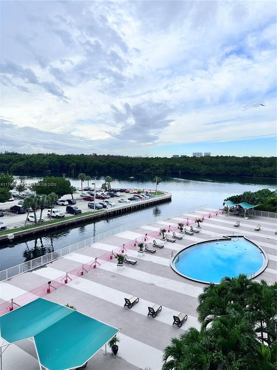 Recently Sold: $220,000 (1 beds, 1 baths, 695 Square Feet)