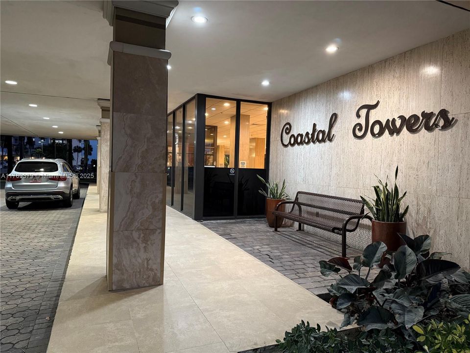 Recently Sold: $220,000 (1 beds, 1 baths, 695 Square Feet)